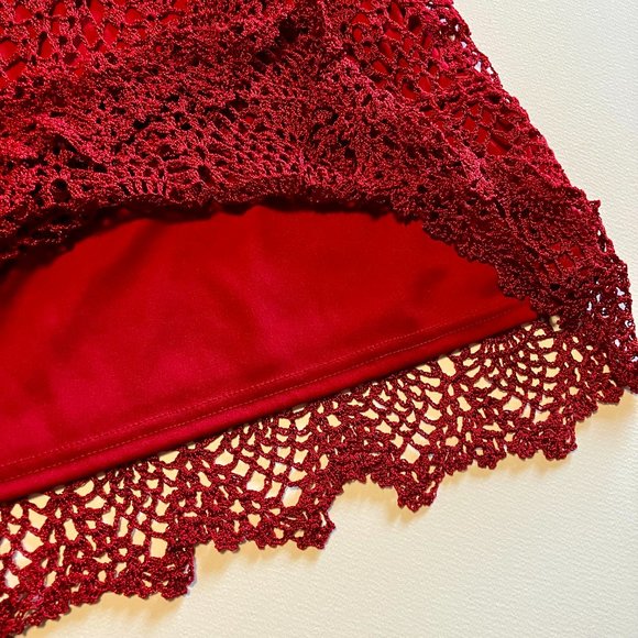 ⭐️2/$20⭐️ Red lacy, fully lined short sleeve top - size Large - Picture 5 of 7